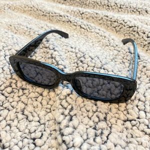 retro sunglasses w/ case